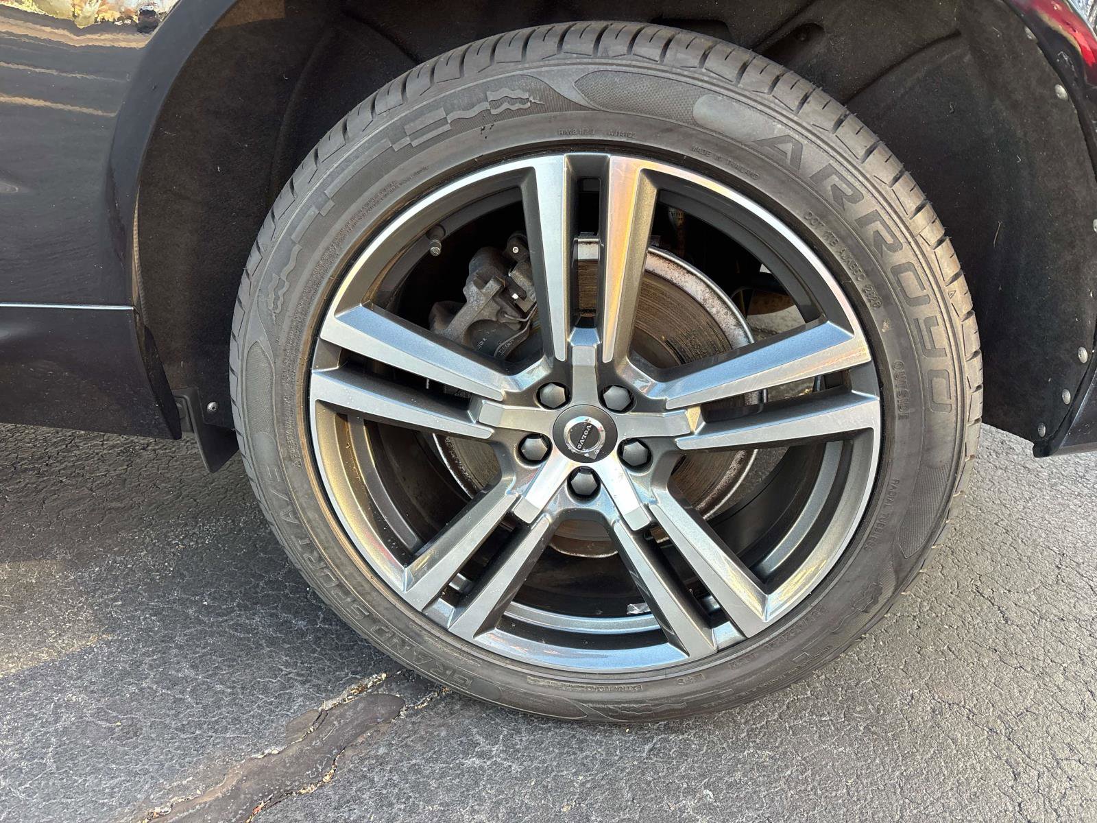 Used 2018 Volvo XC60 T6 Momentum w/ Advanced Package image 29