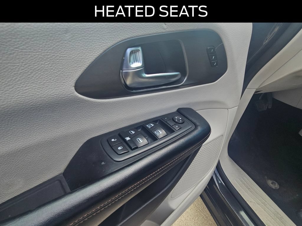 Used 2020 Chrysler Pacifica Touring-L FWD image 18