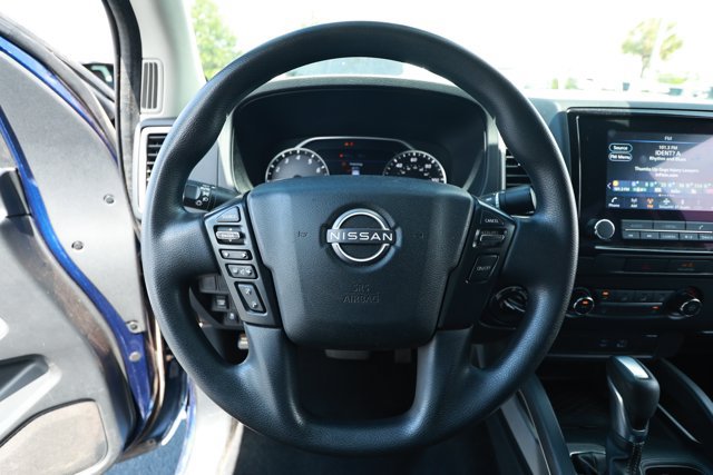 Used 2022 Nissan Frontier SV AWD/4WD image 11