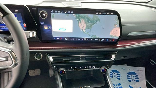 Used 2025 Chevrolet Traverse Z71 w/ Enhanced Driving Package AWD/4WD image 15