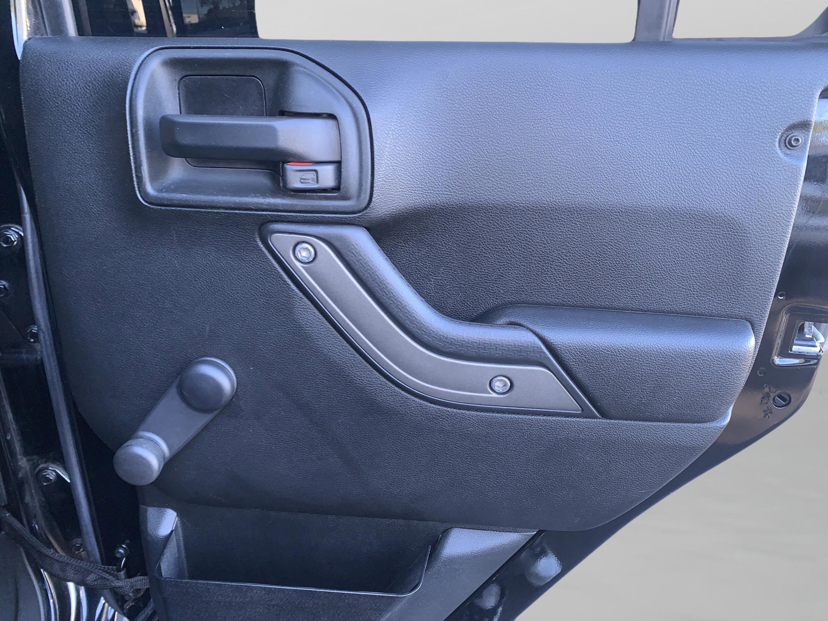 Used 2017 Jeep Wrangler Unlimited Sport w/ Connectivity Group image 32