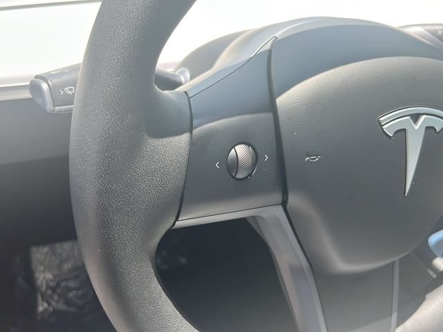Used 2023 Tesla Model Y Long Range AWD/4WD image 23
