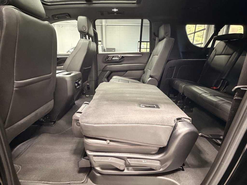 Used 2025 Chevrolet Suburban RST w/ Sun And Tow Package image 17