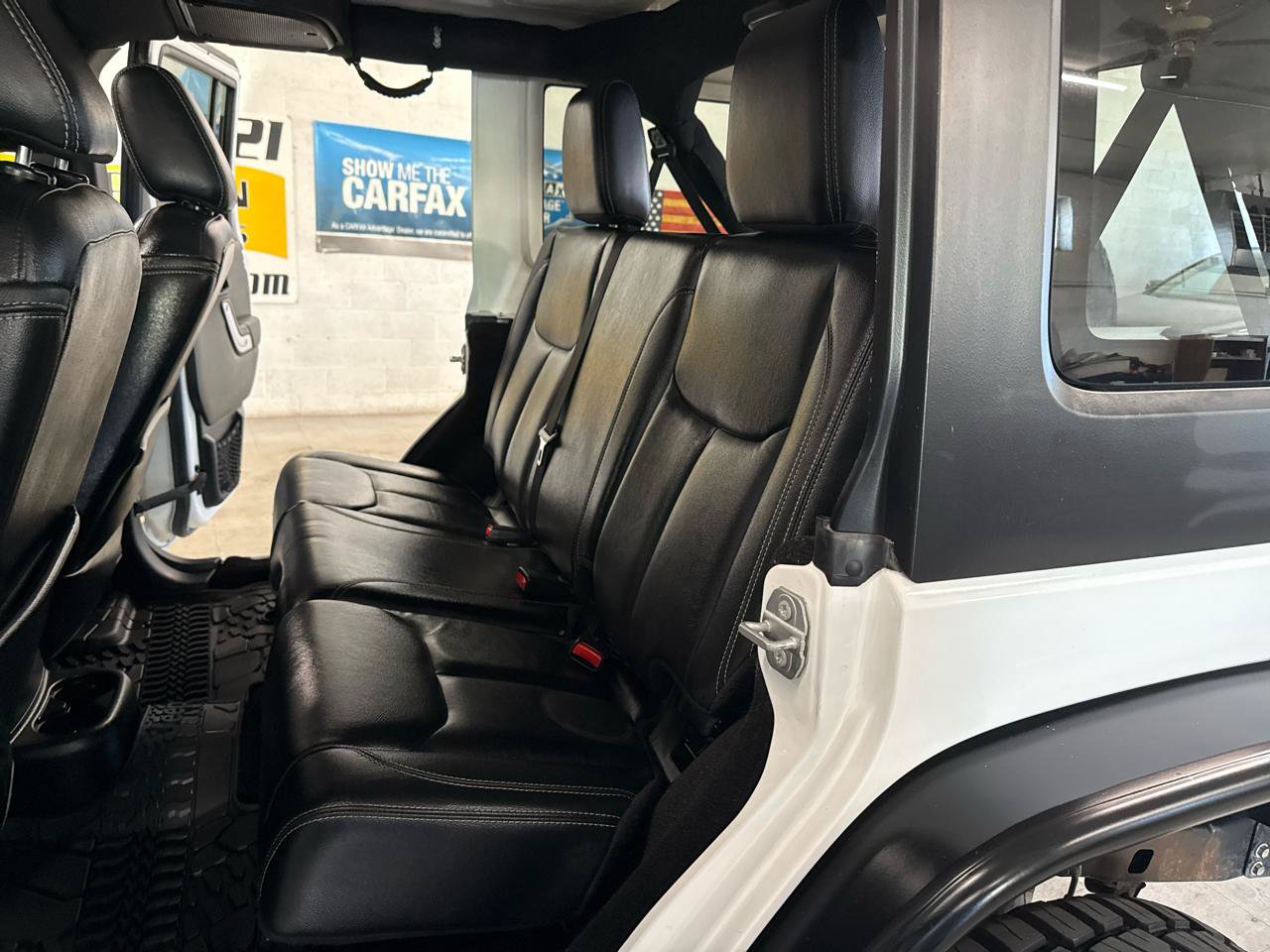 Used 2016 Jeep Wrangler Unlimited Rubicon AWD/4WD image 33