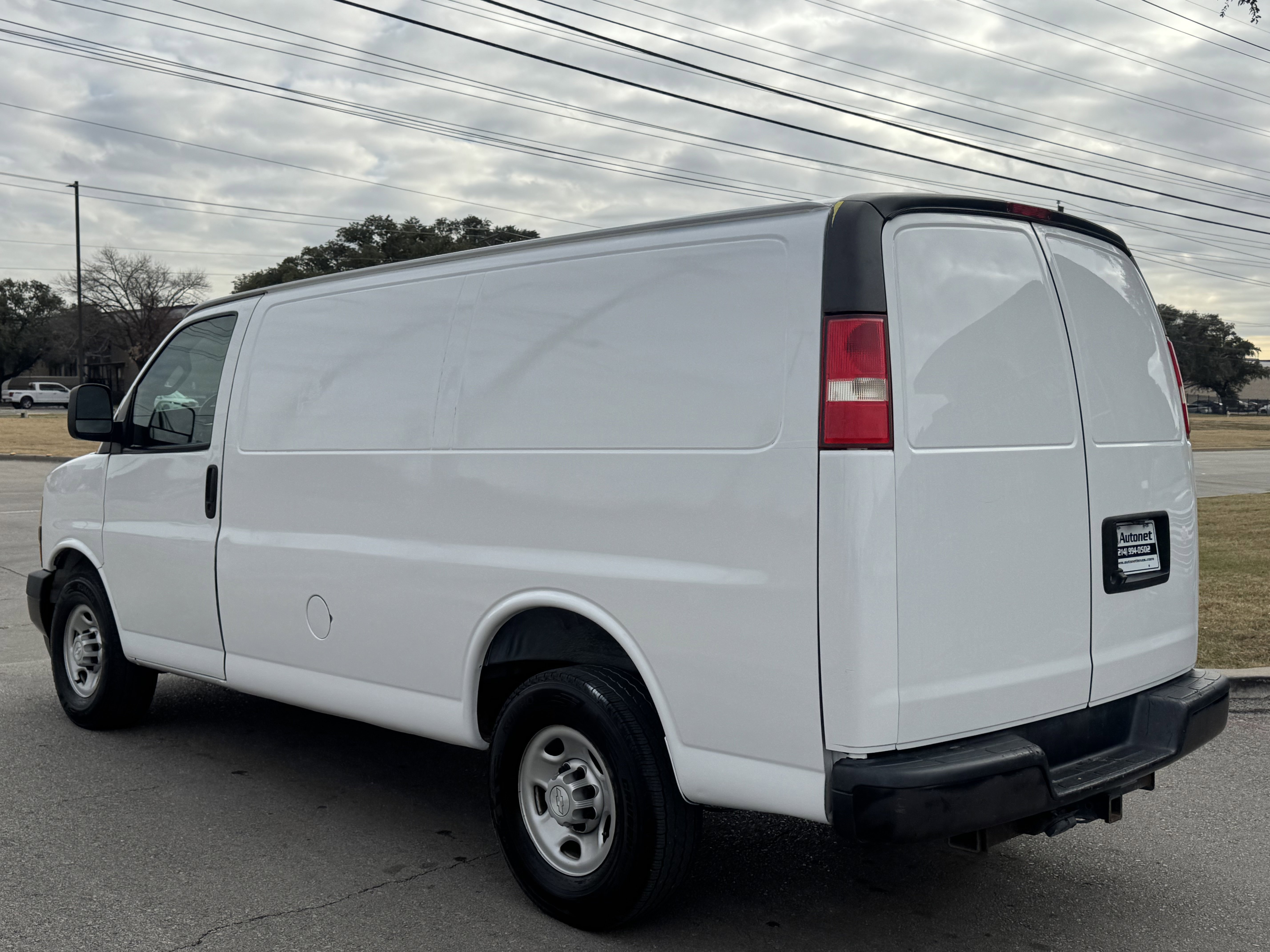 Used 2019 Chevrolet Express 2500 w/ Enhanced Convenience Package image 3
