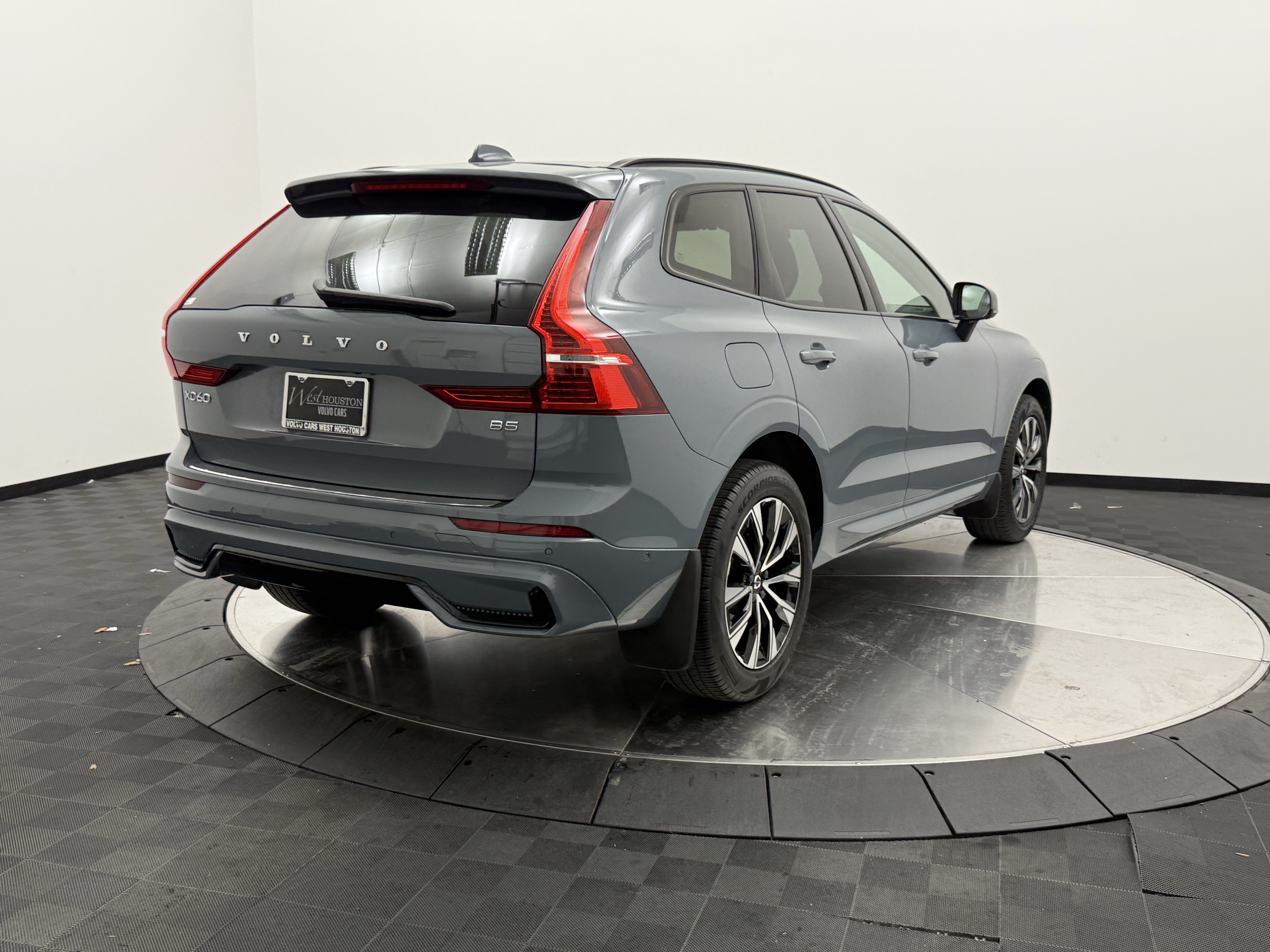 Certified 2023 Volvo XC60 B5 Plus w/ Climate Package FWD image 7