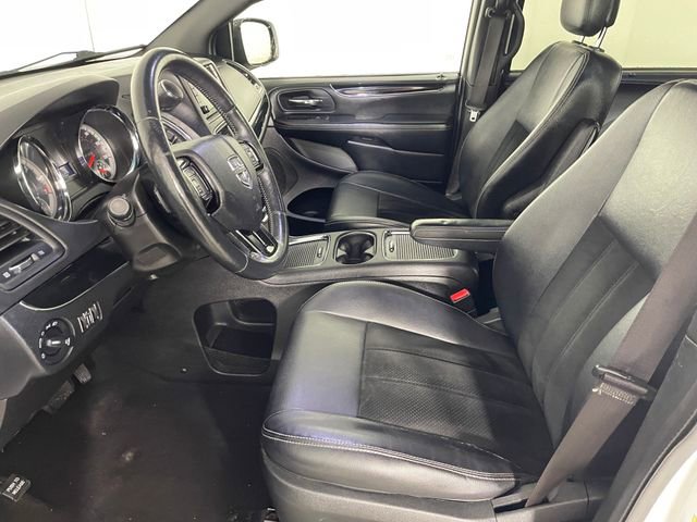 Used 2015 Dodge Grand Caravan SXT image 2