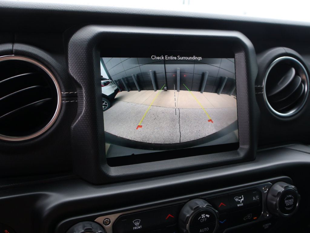 Used 2022 Jeep Wrangler Unlimited Sahara AWD/4WD image 32