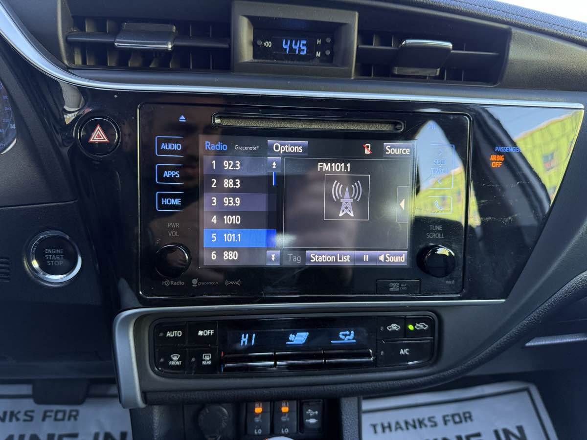 Used 2018 Toyota Corolla XLE image 18