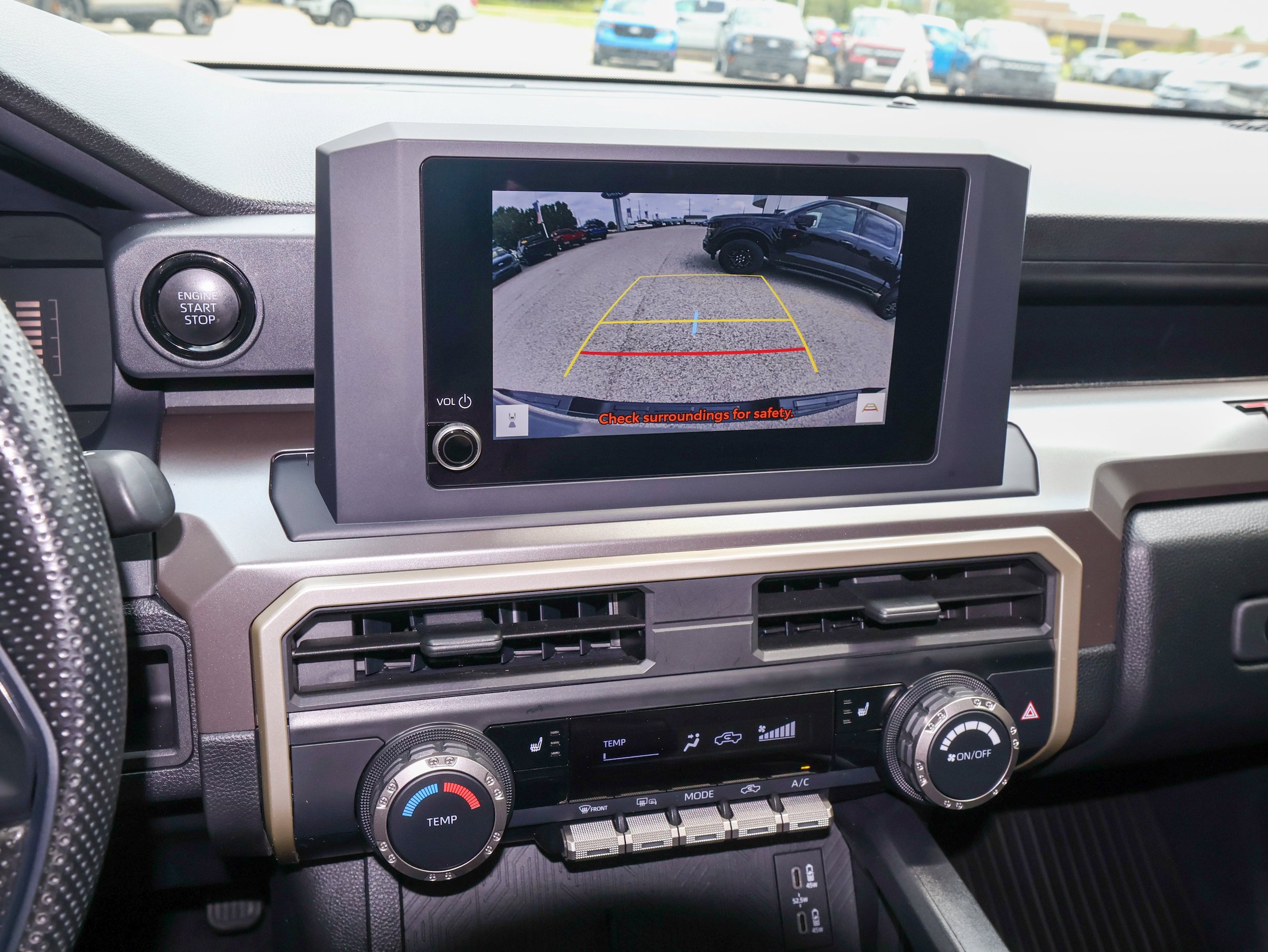 Used 2024 Toyota Tacoma SR5 AWD/4WD image 18