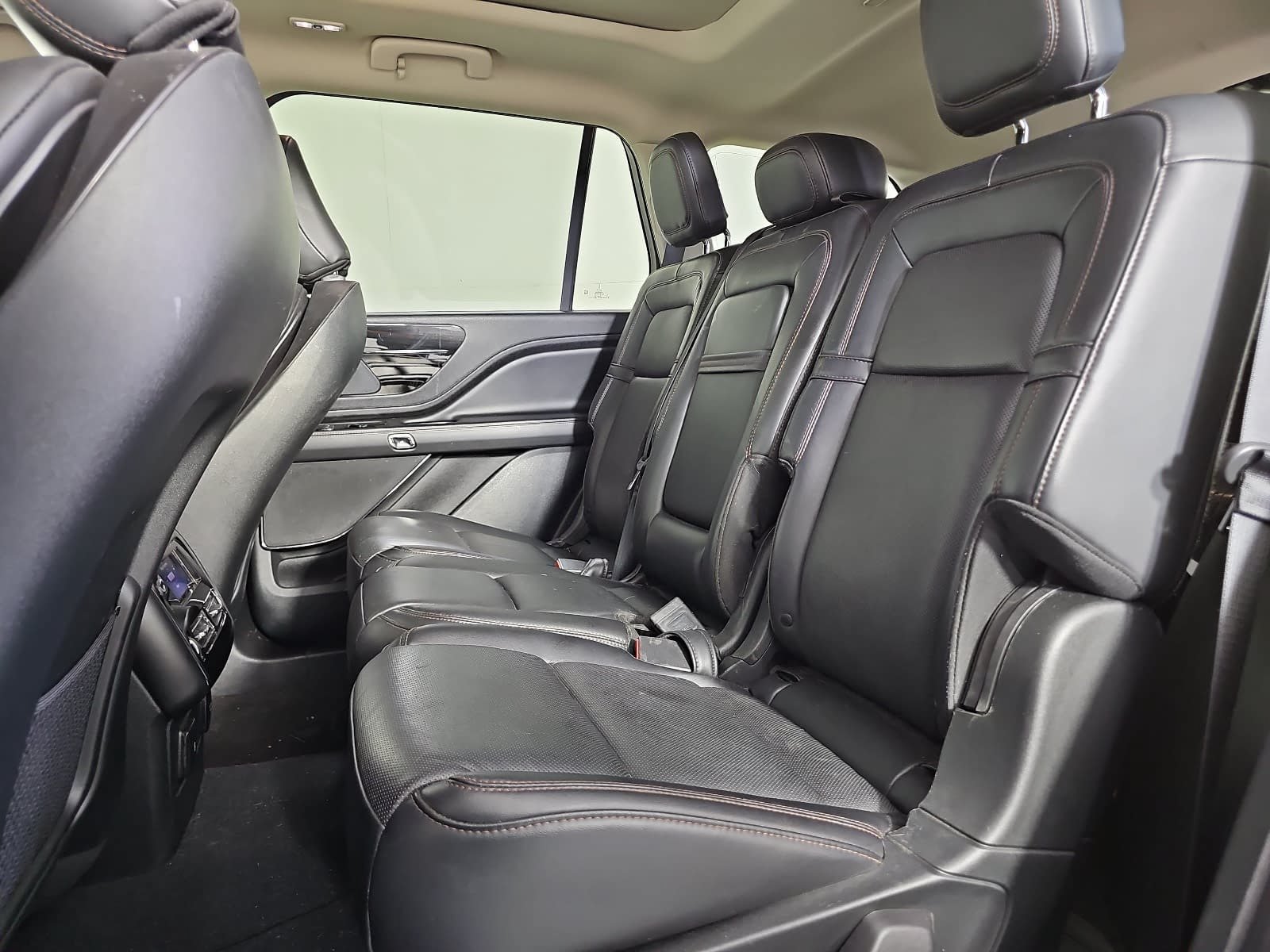 Used 2024 Lincoln Aviator Reserve RWD image 12