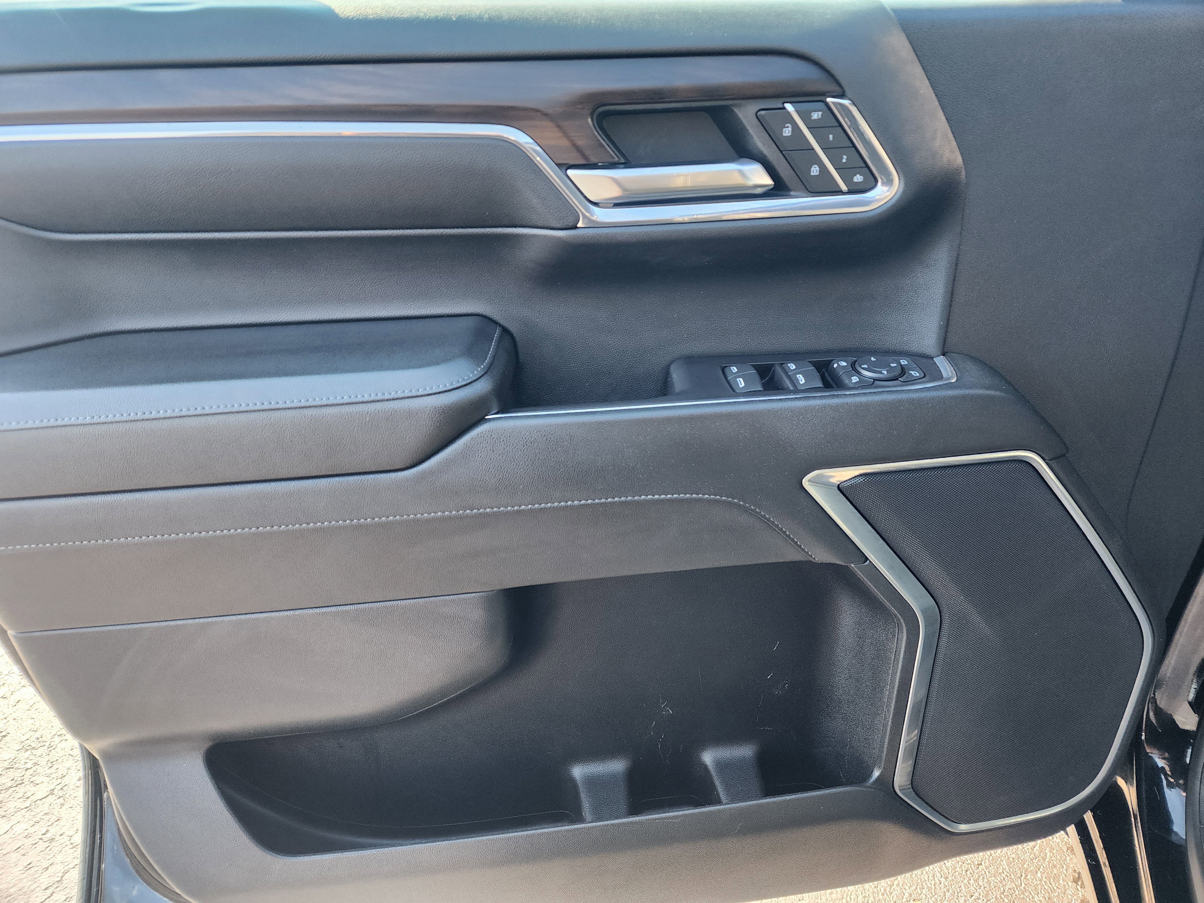 Used 2024 GMC Sierra 1500 SLT image 24