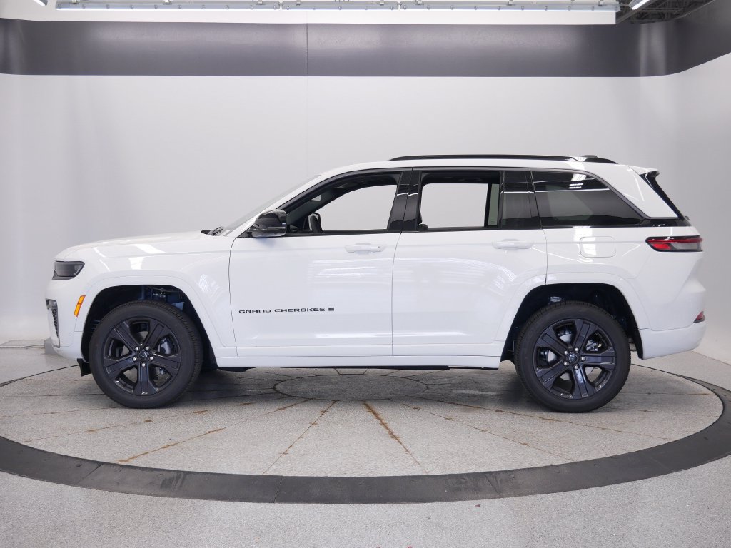 New 2027 Jeep Grand Cherokee Limited AWD/4WD image 2