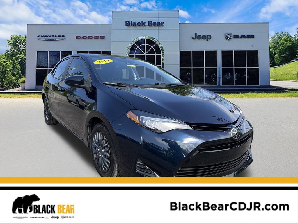 Used 2019 Toyota Corolla LE w/ Carpet Mat Package (TMS) FWD image 1
