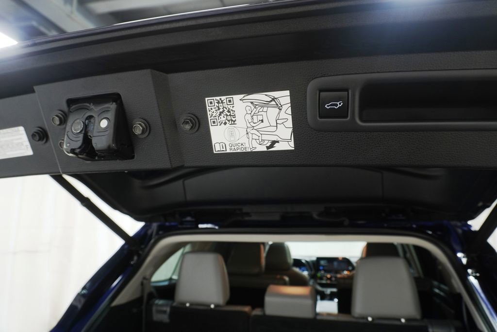 Used 2023 Toyota Highlander Limited FWD image 8