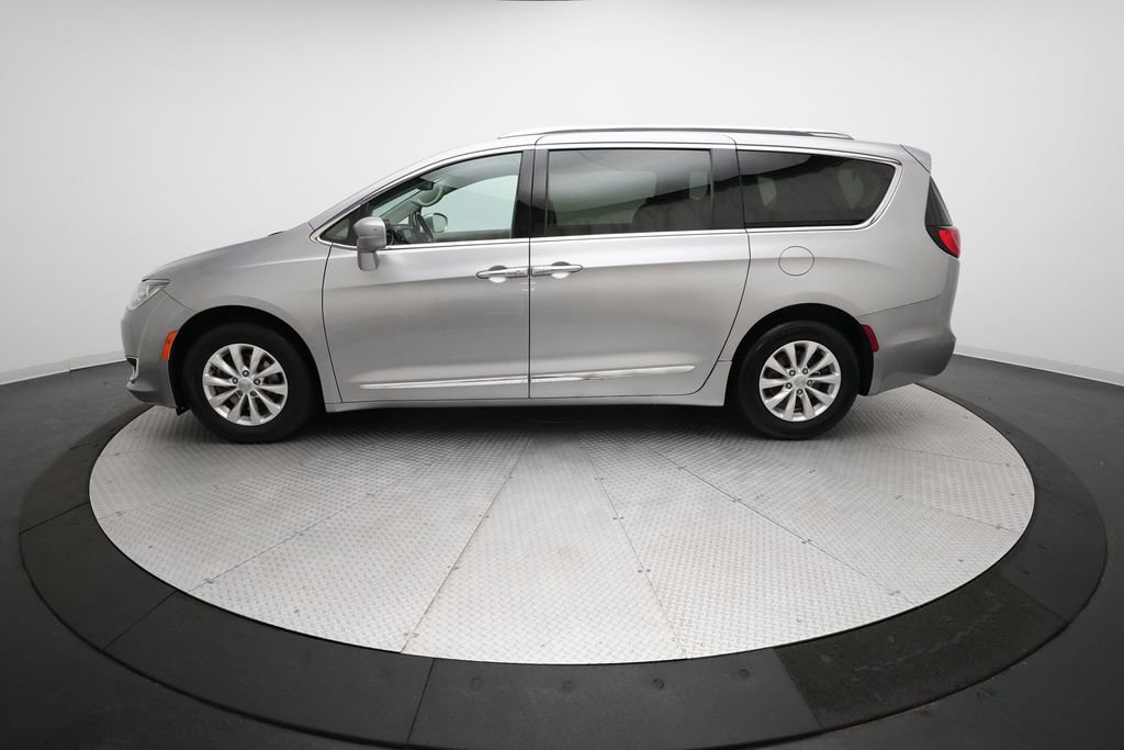 Used 2018 Chrysler Pacifica Touring-L image 25