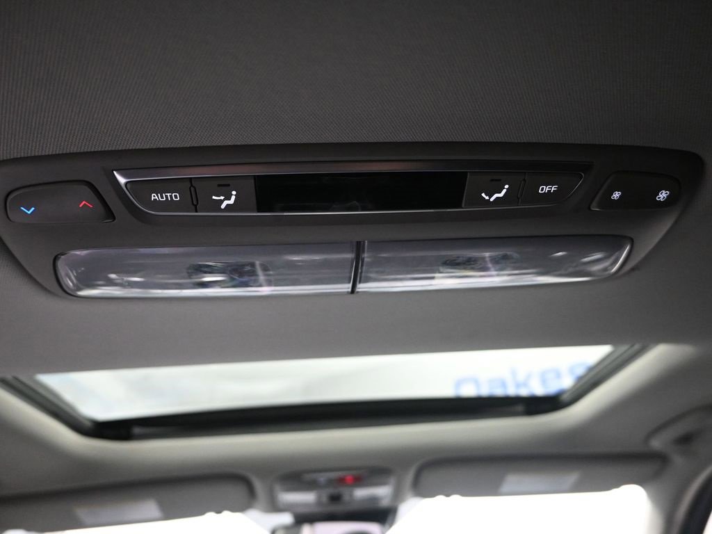 Certified 2025 Kia Telluride EX image 32