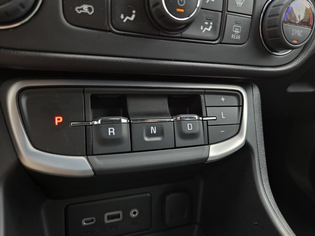 Used 2024 GMC Terrain SLE w/ Driver Convenience Package FWD image 35