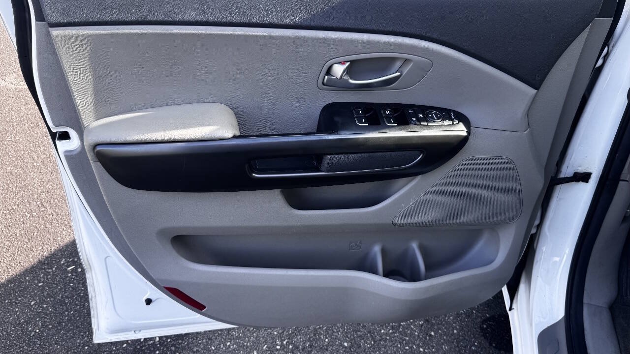 Used 2016 Kia Sedona LX w/ Option Group 020 FWD image 14