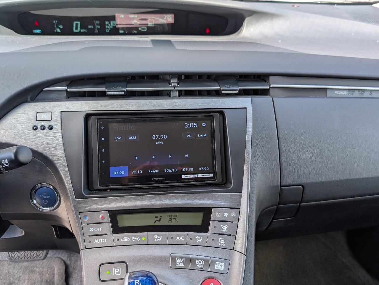 Used 2015 Toyota Prius Four FWD image 16