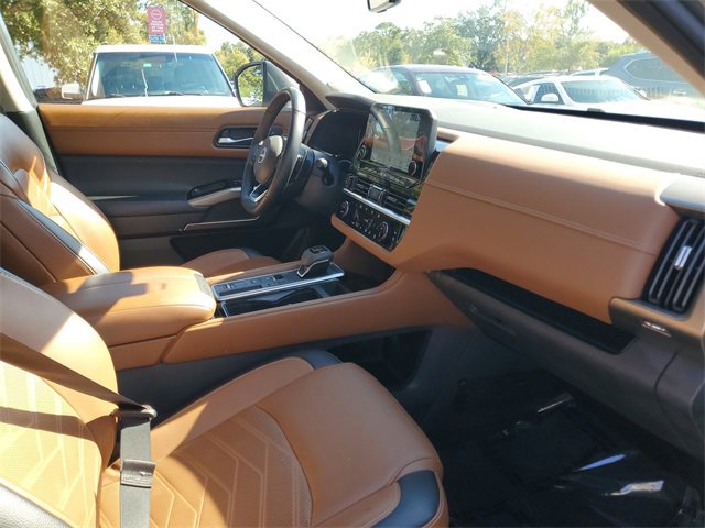 Used 2023 Nissan Pathfinder Platinum image 36