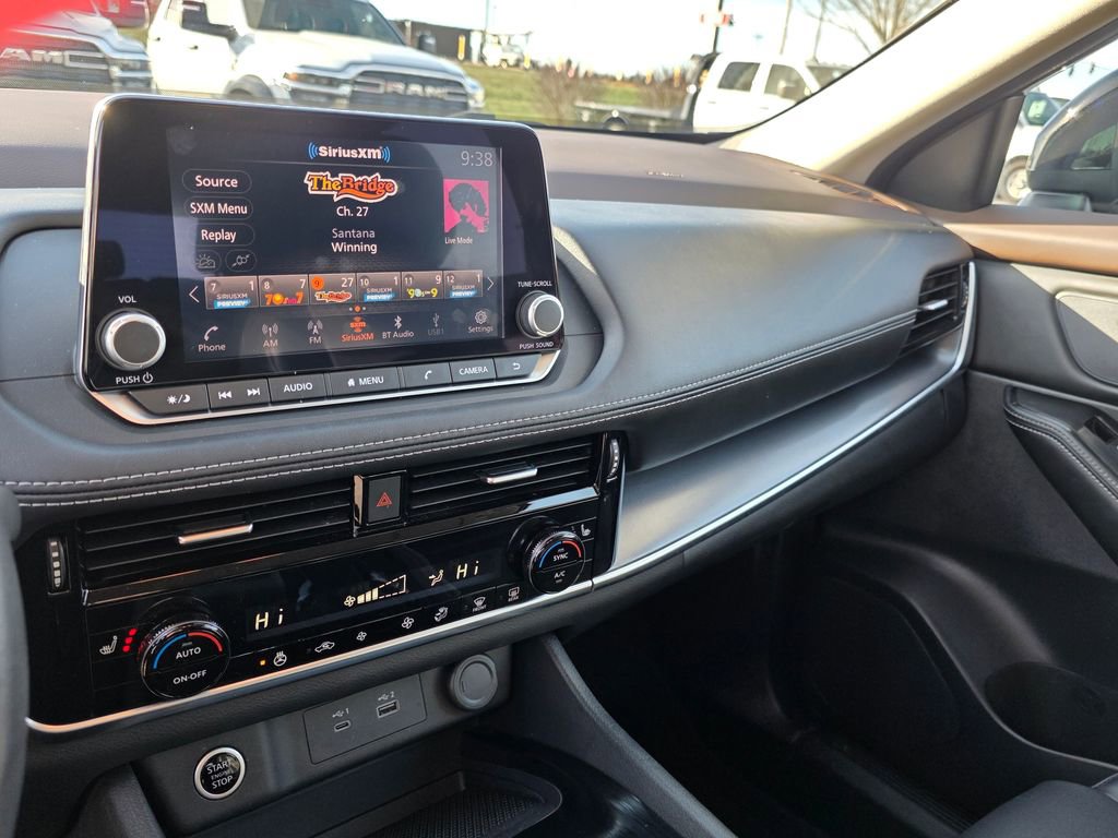 Used 2023 Nissan Rogue SV w/ SV Premium Package image 26