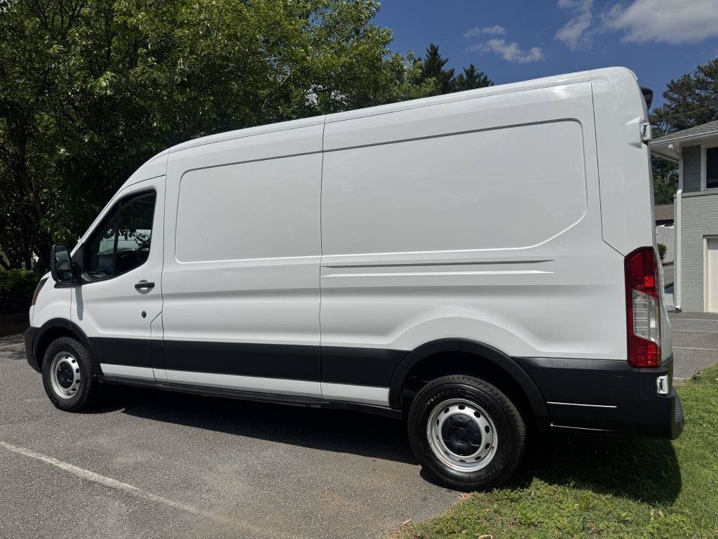 Used 2023 Ford Transit 250 148 Medium Roof RWD image 4