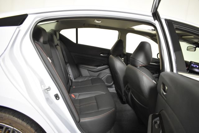 Used 2024 Nissan Altima 2.0 SR FWD image 34