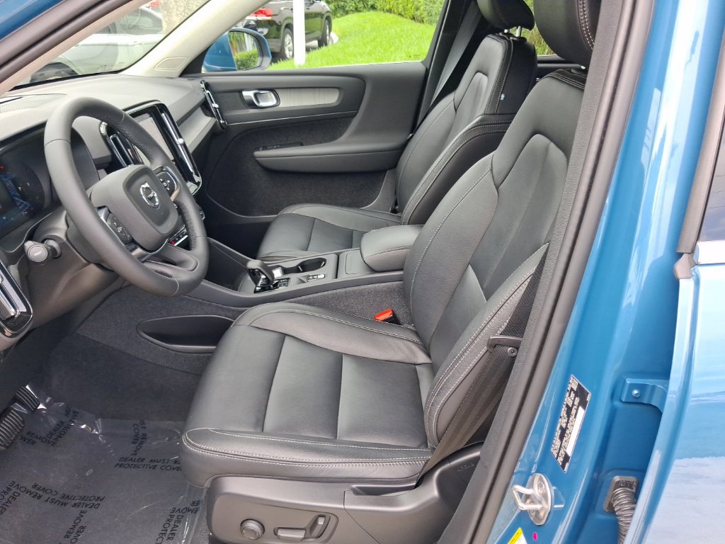Used 2024 Volvo XC40 B5 Core AWD/4WD image 13