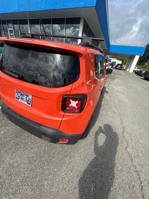 Used 2016 Jeep Renegade Latitude FWD image 29