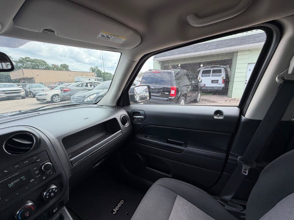 Used 2014 Jeep Patriot Latitude AWD/4WD image 18