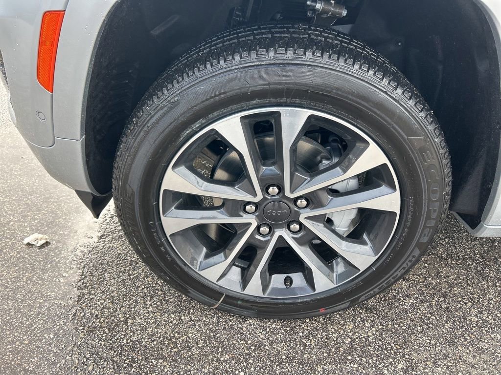 New 2025 Jeep Grand Cherokee Overland w/ Adv Protech Group III image 18