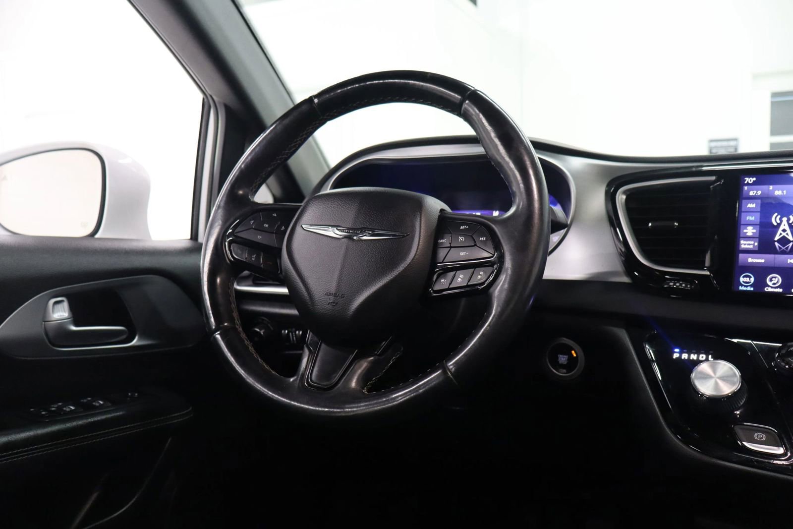 Used 2018 Chrysler Pacifica Touring-L Plus w/ Advanced Safetytec Group FWD image 33
