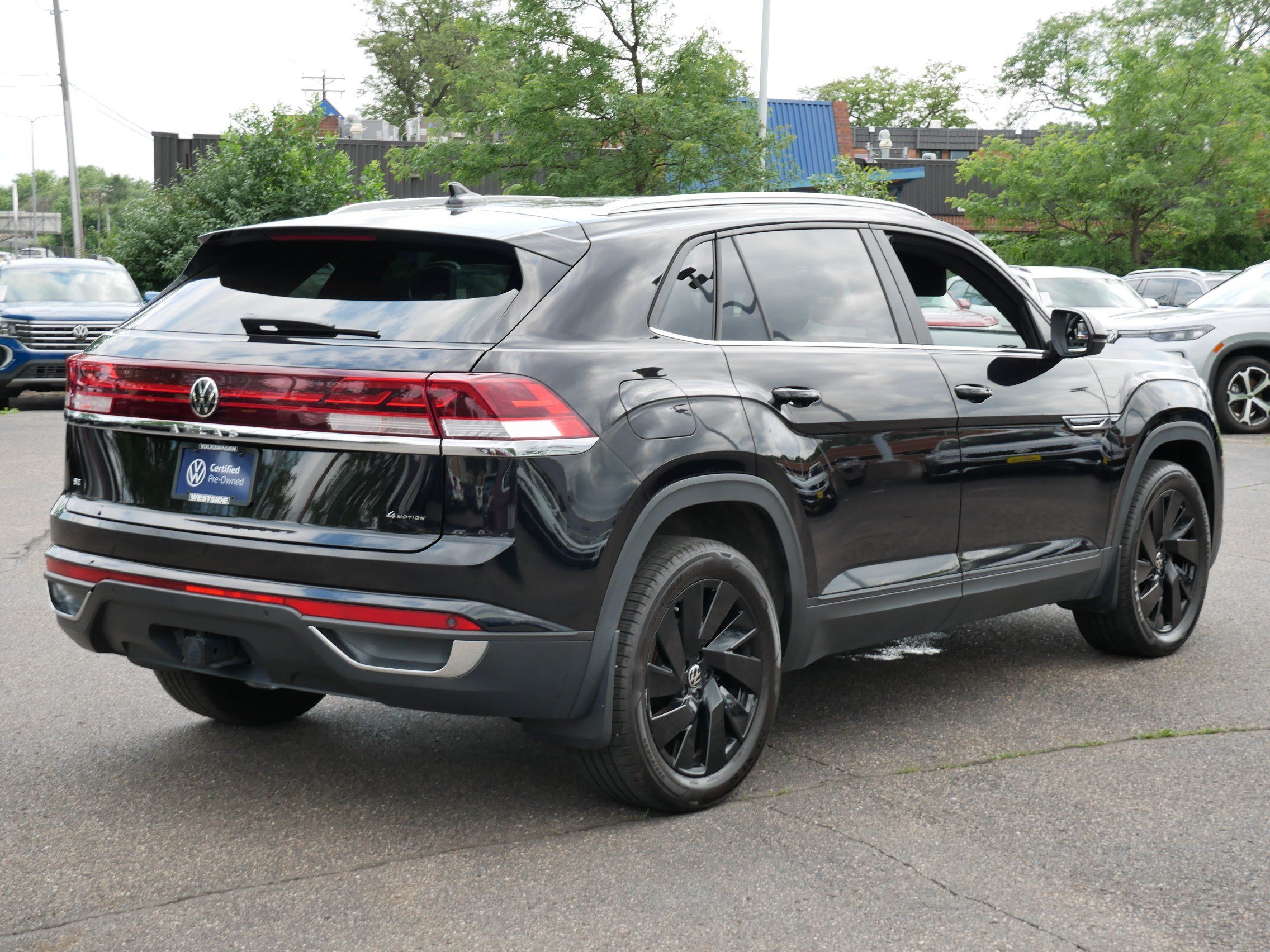 Certified 2024 Volkswagen Atlas Cross Sport SE w/ Panoramic Sunroof Package AWD/4WD image 7
