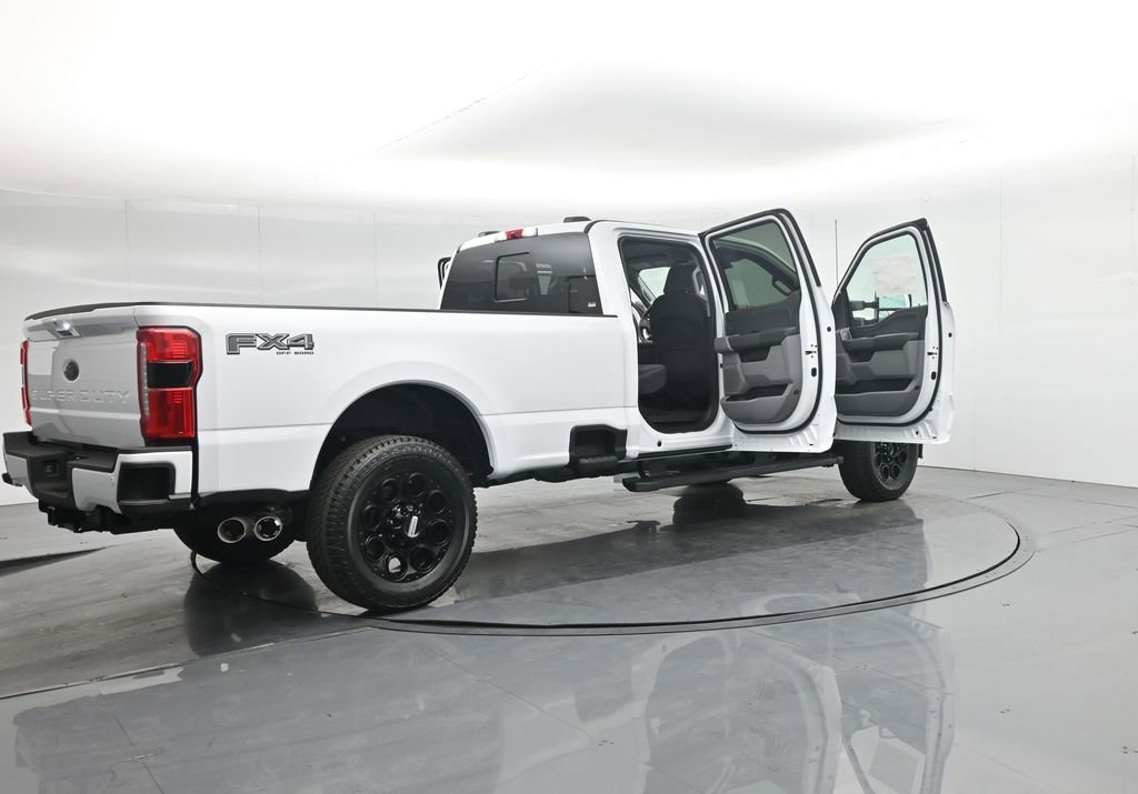 New 2026 Ford F350 XLT w/ XLT Premium Package AWD/4WD image 4