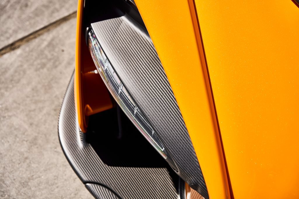 Used 2019 McLaren Senna RWD image 26