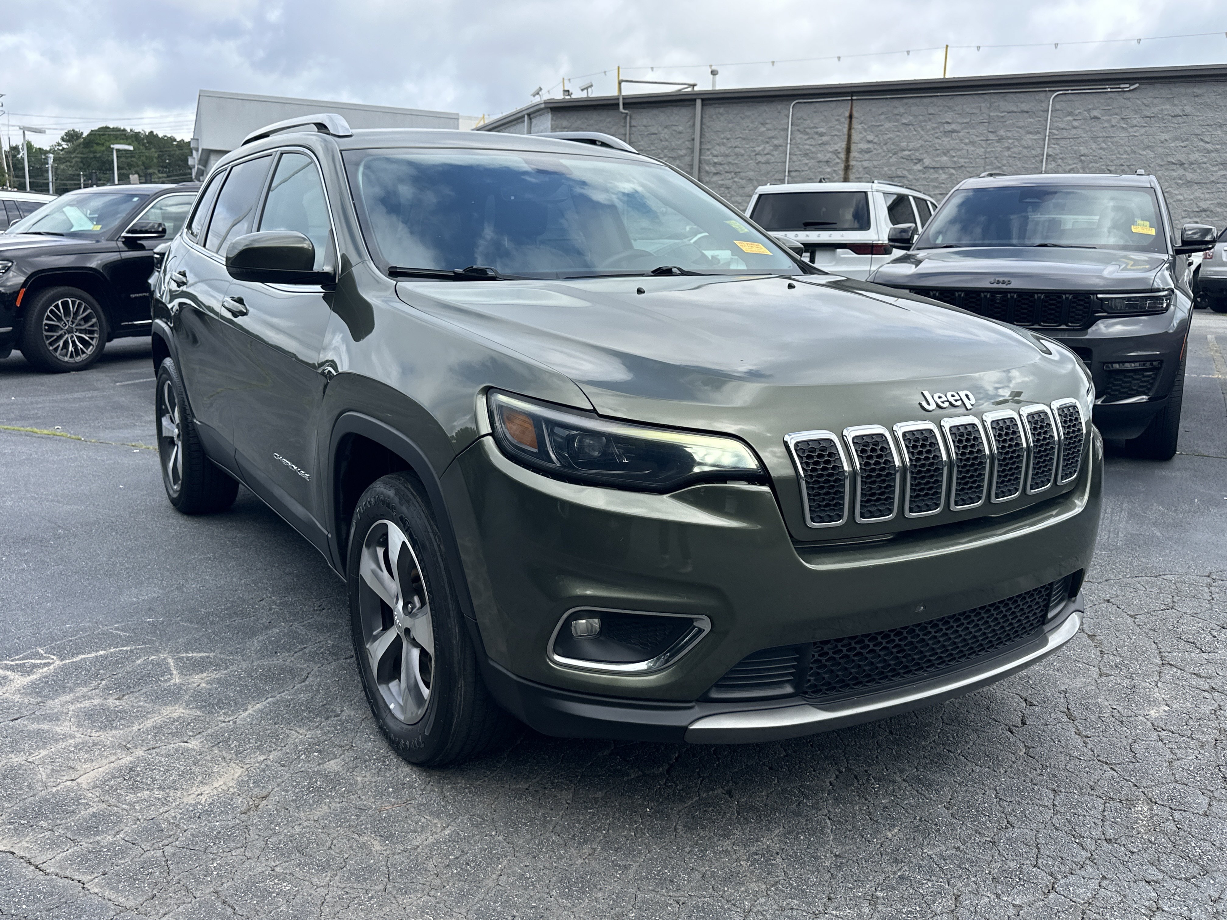 Used 2020 Jeep Cherokee Limited AWD/4WD image 2