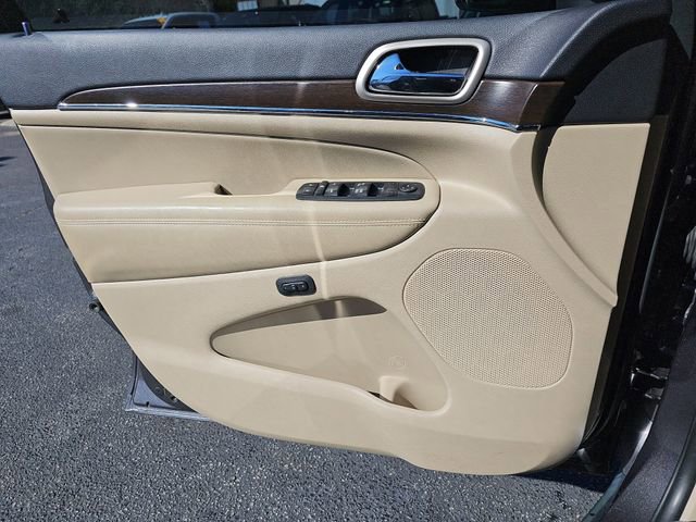 Used 2017 Jeep Grand Cherokee Limited w/ Luxury Group II image 29