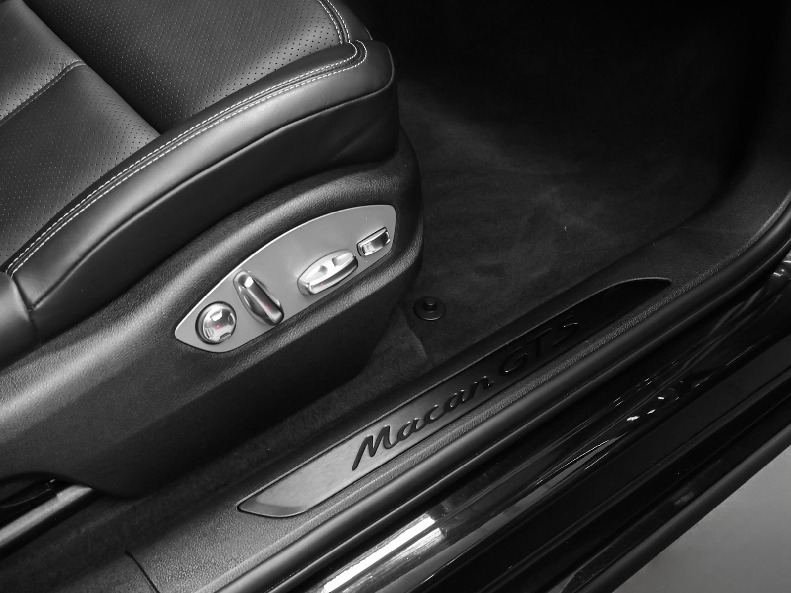 Certified 2023 Porsche Macan GTS image 23