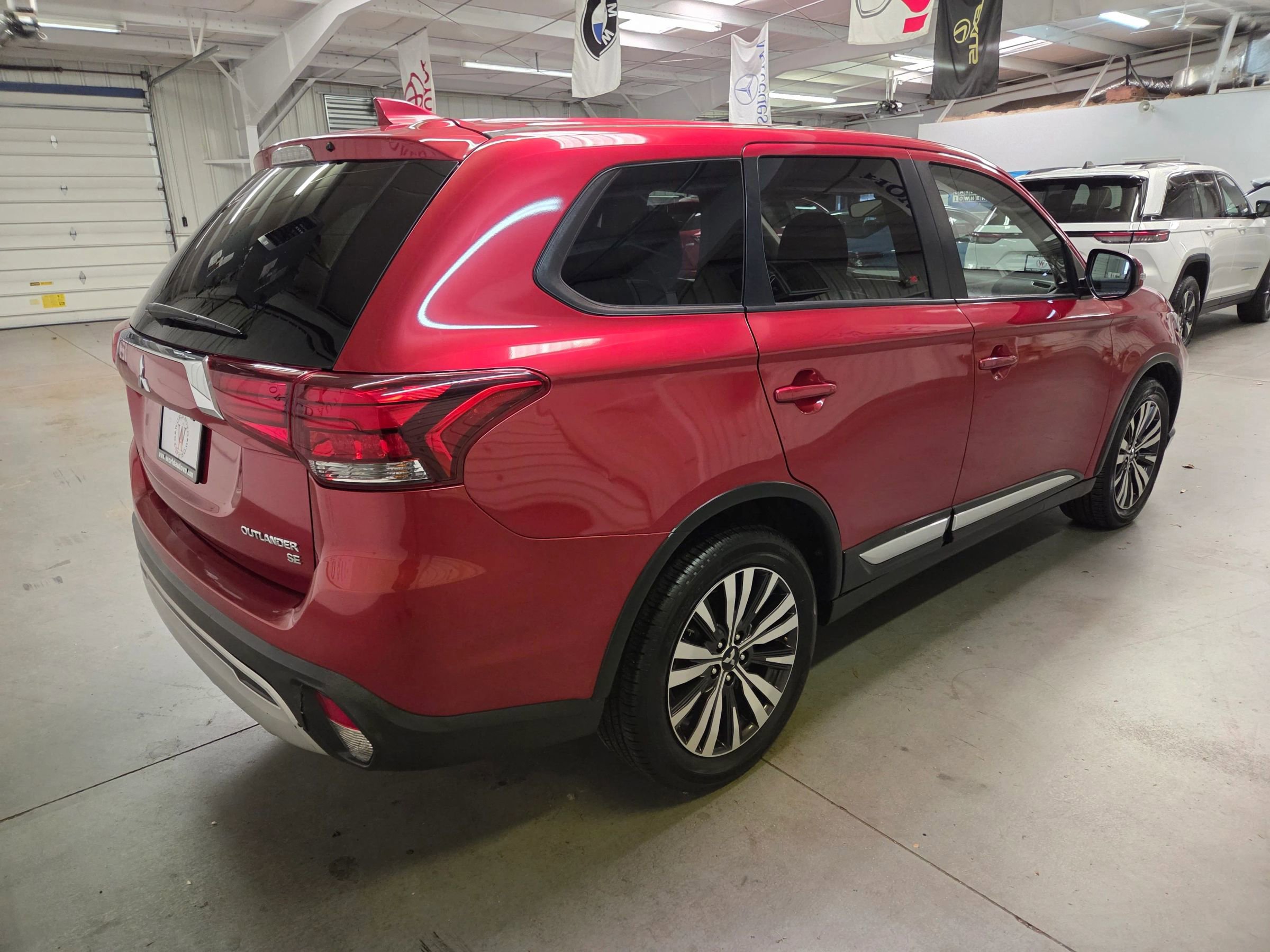 Used 2019 Mitsubishi Outlander SE image 8