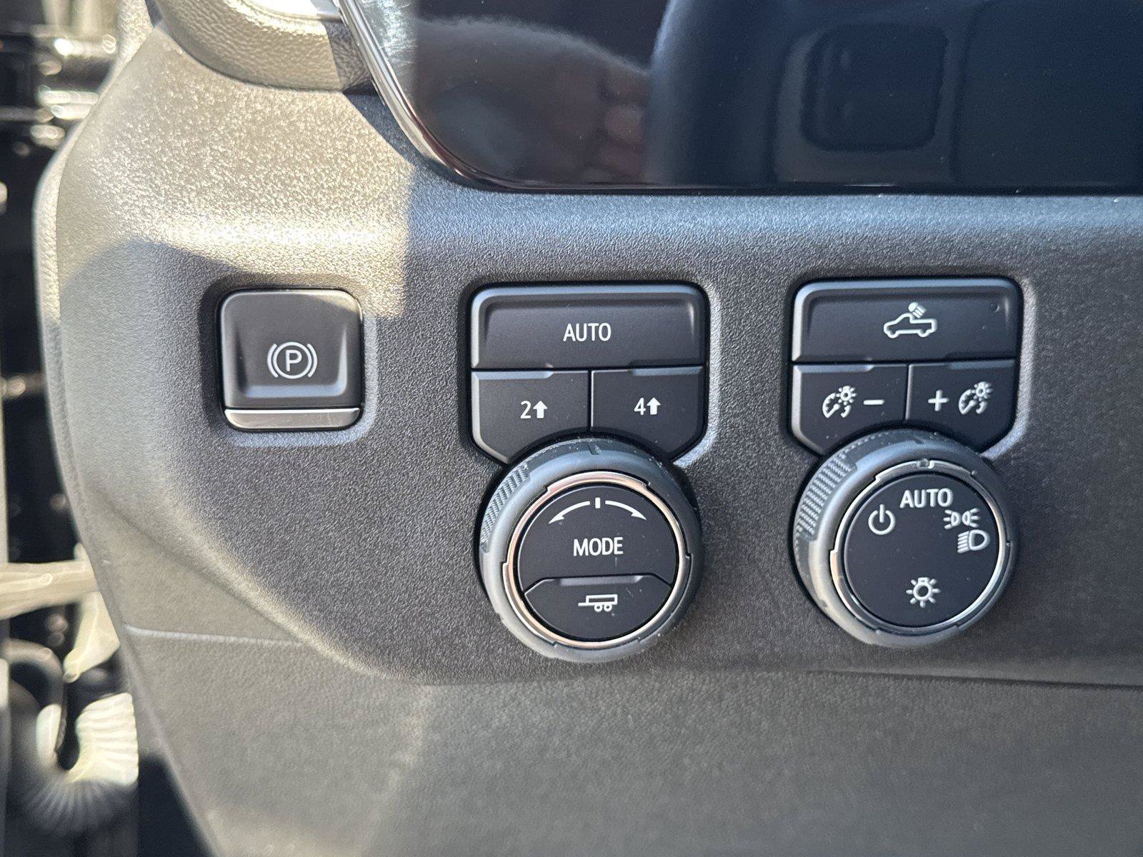 Used 2024 Chevrolet Silverado 1500 LT AWD/4WD image 17