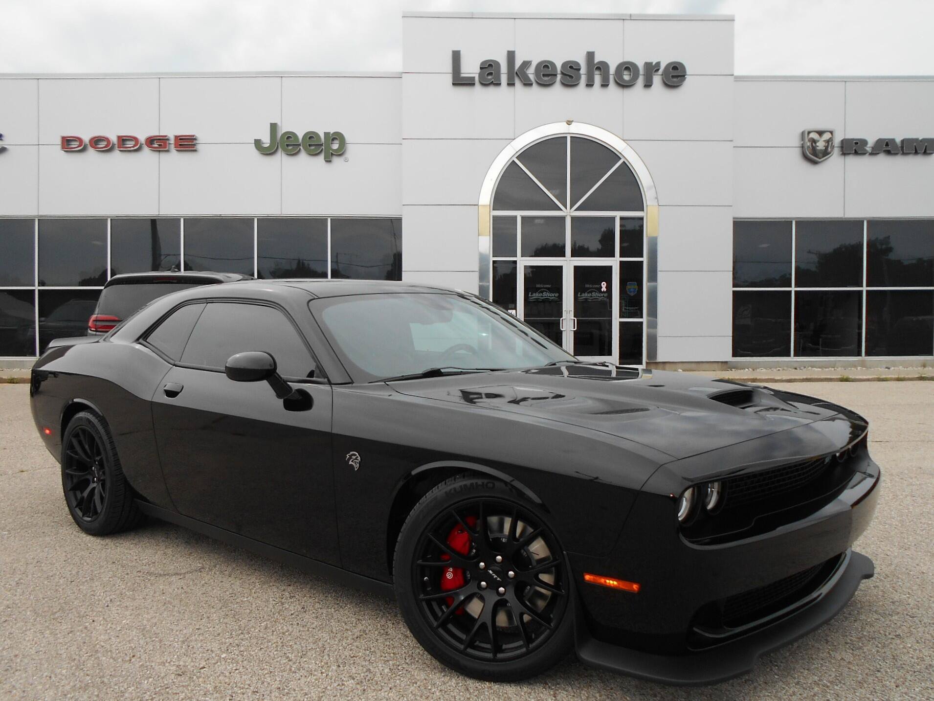 Used 2015 Dodge Challenger SRT Hellcat RWD image 2