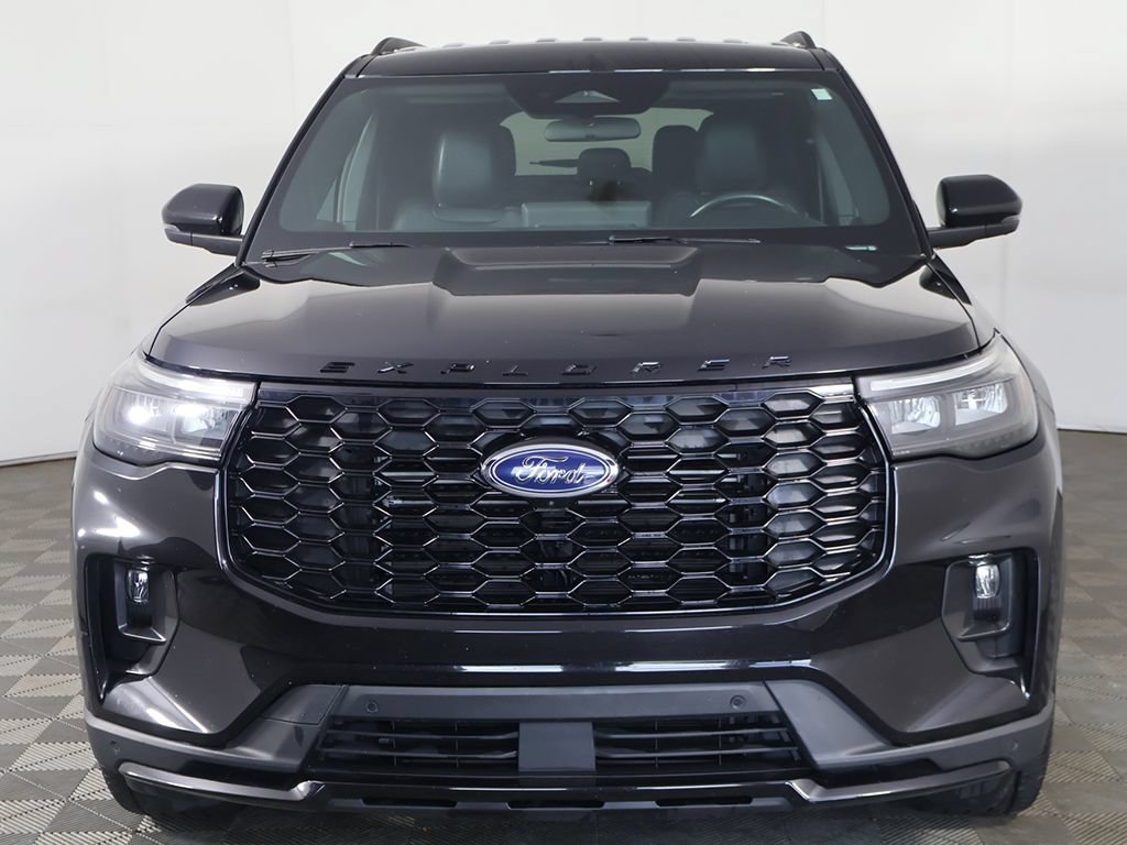 Used 2025 Ford Explorer ST-Line w/ ST-Line Street Pack AWD/4WD image 11