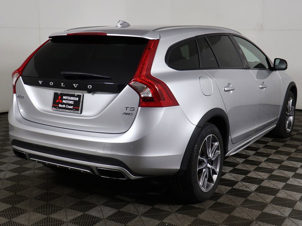 Used 2018 Volvo V60 T5 Cross Country w/ Convenience Package image 11