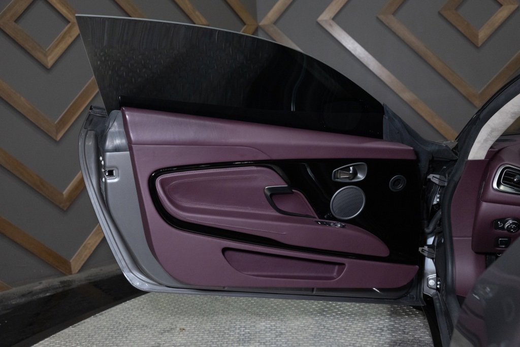 Used 2019 Aston Martin DB11 Coupe image 28