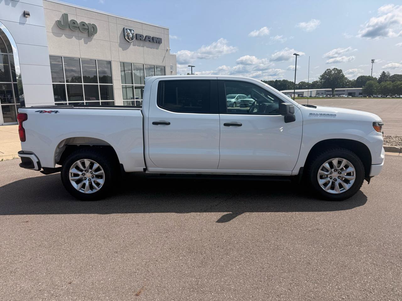 Used 2022 Chevrolet Silverado 1500 Custom AWD/4WD image 2
