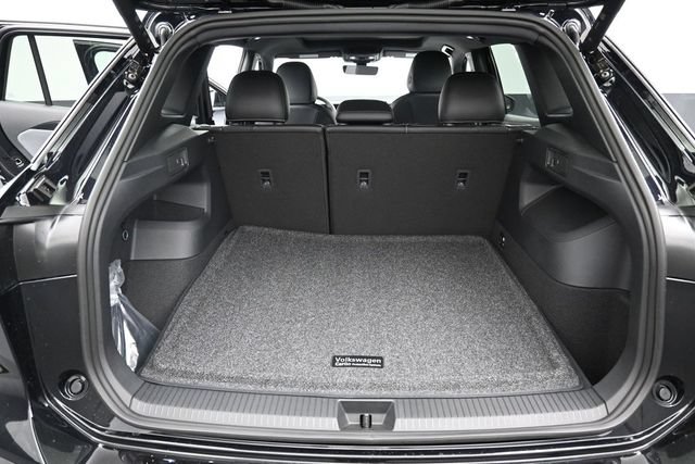 New 2026 Volkswagen Tiguan SE R-Line FWD image 12