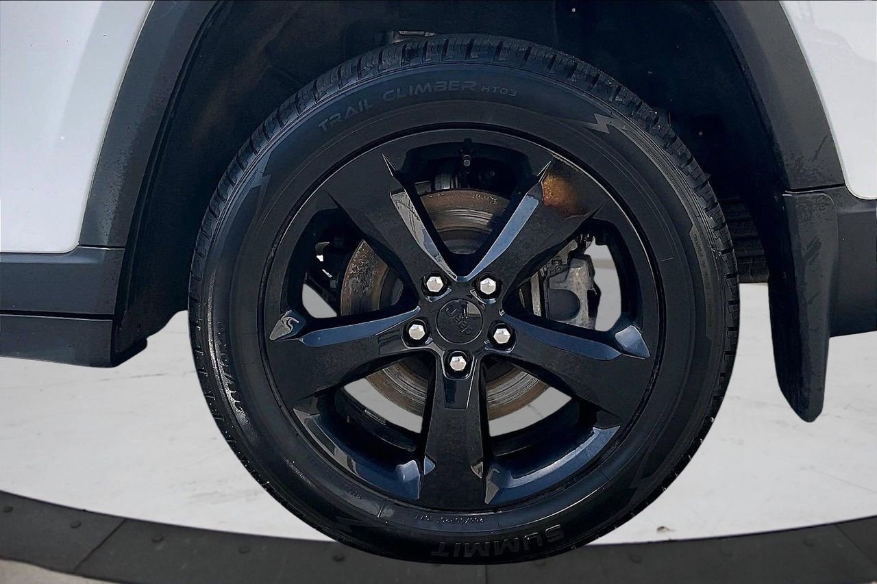 Certified 2023 Jeep Grand Cherokee L Laredo image 37