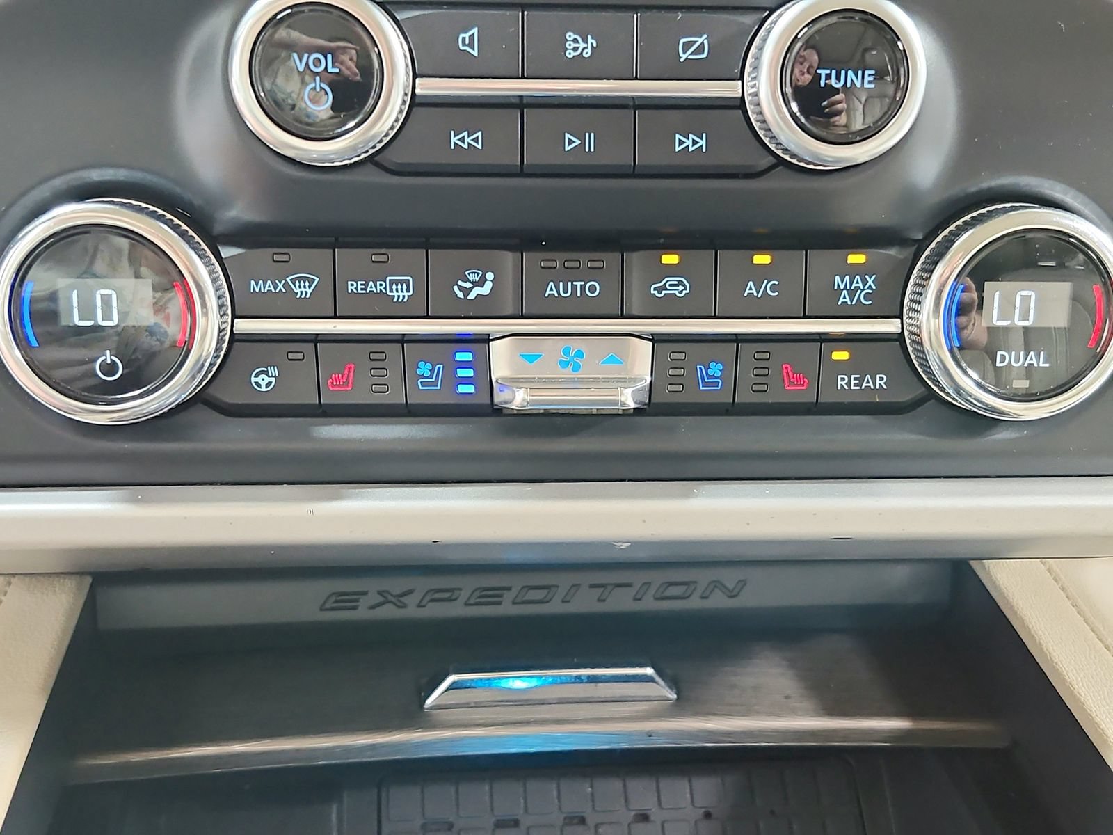Used 2022 Ford Expedition Max Limited RWD image 38