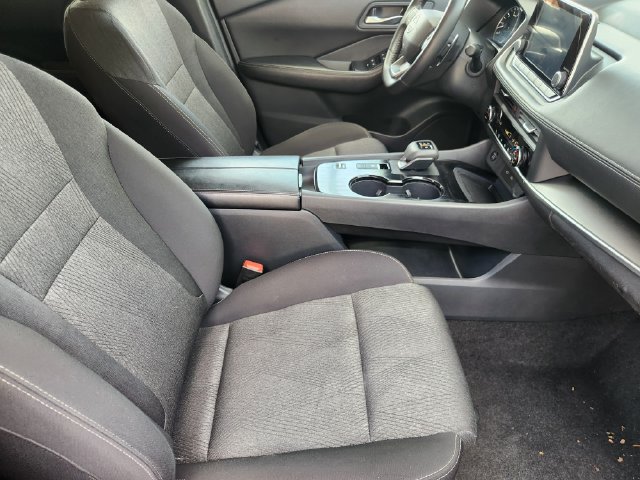 Used 2025 Nissan Rogue SV FWD image 13